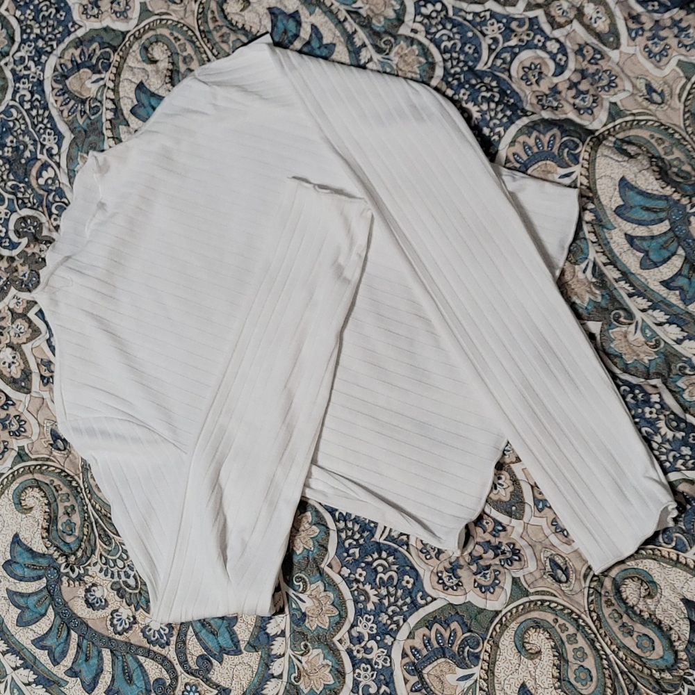 SHEIN White crop long sleeve with feminine hem lines